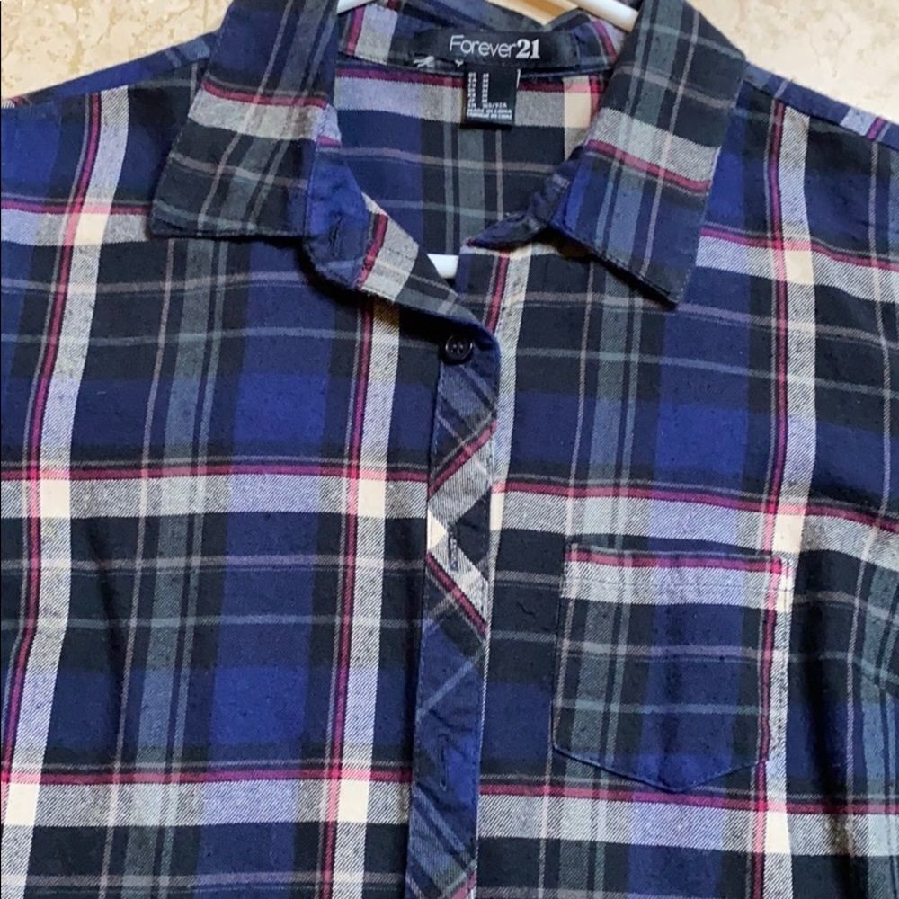 💕Cute flannel button up 💕 - Picture 3 of 3